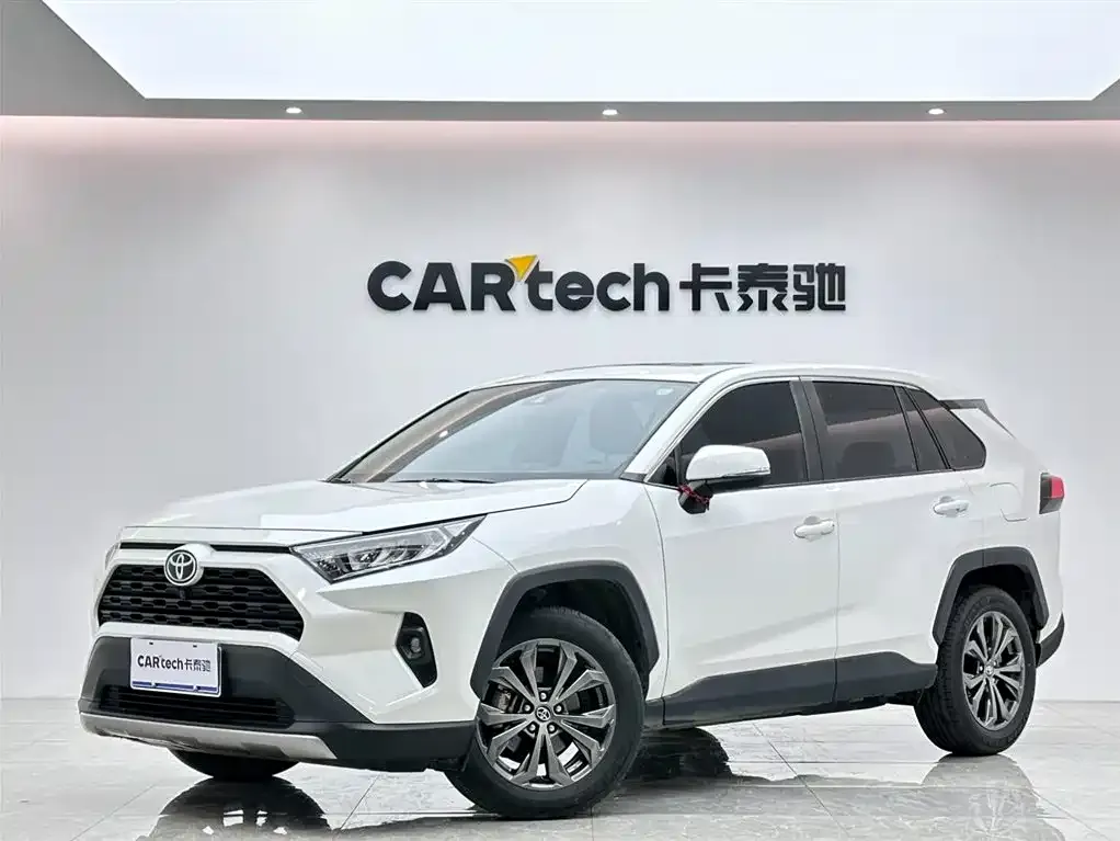 Toyota RAV4 — фото 1