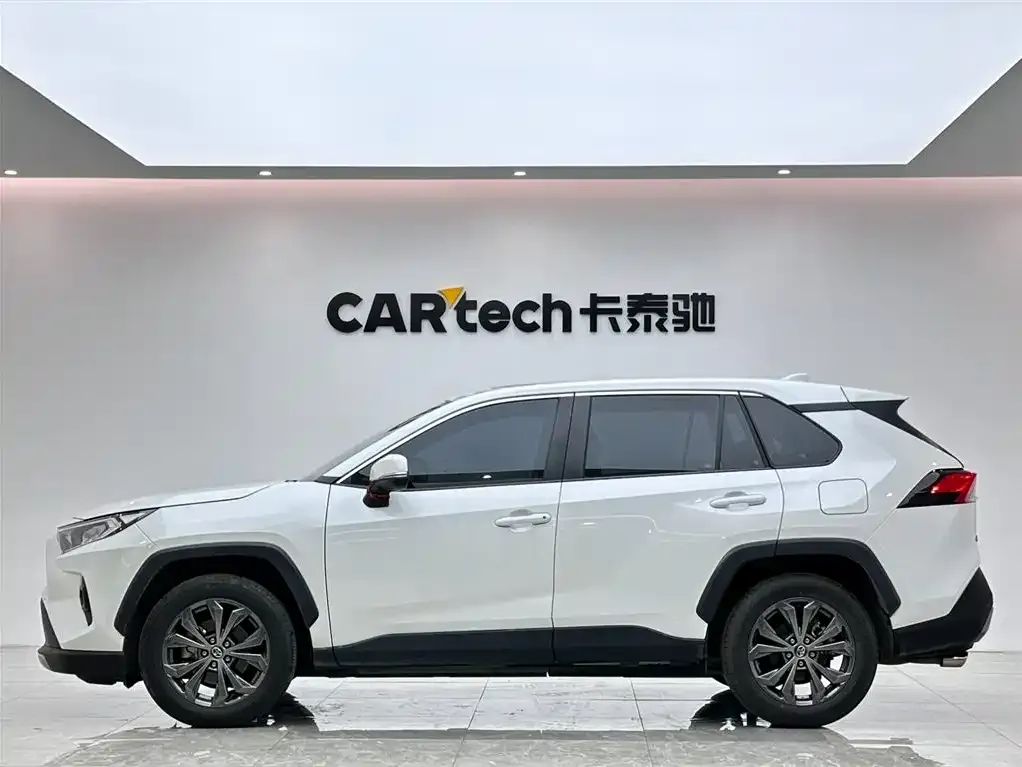 Toyota RAV4 — фото 3