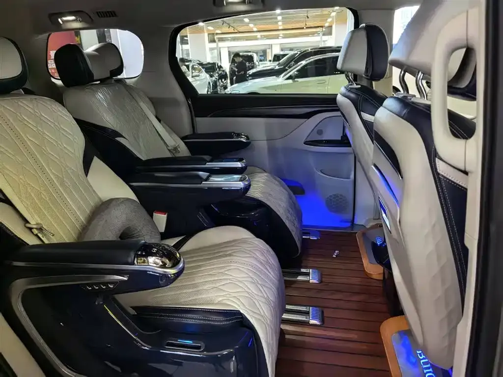Buick GL8 2022 из CN, фото 3