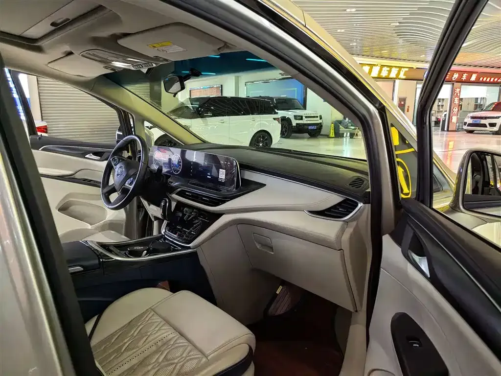 Buick GL8 2022 из CN, фото 2