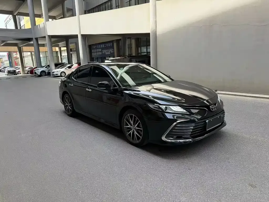 Toyota Camry — фото 3