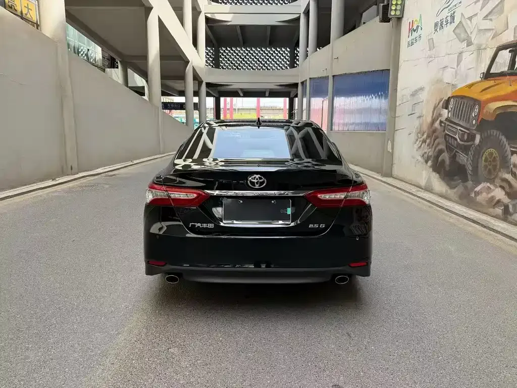 Toyota Camry — фото 7