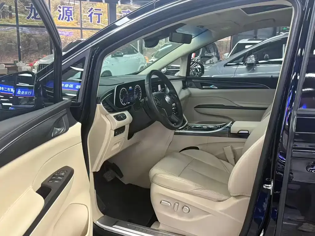 Buick GL8 2023 из CN, фото 3