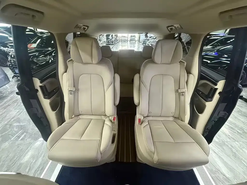 Buick GL8 2023 из CN, фото 9