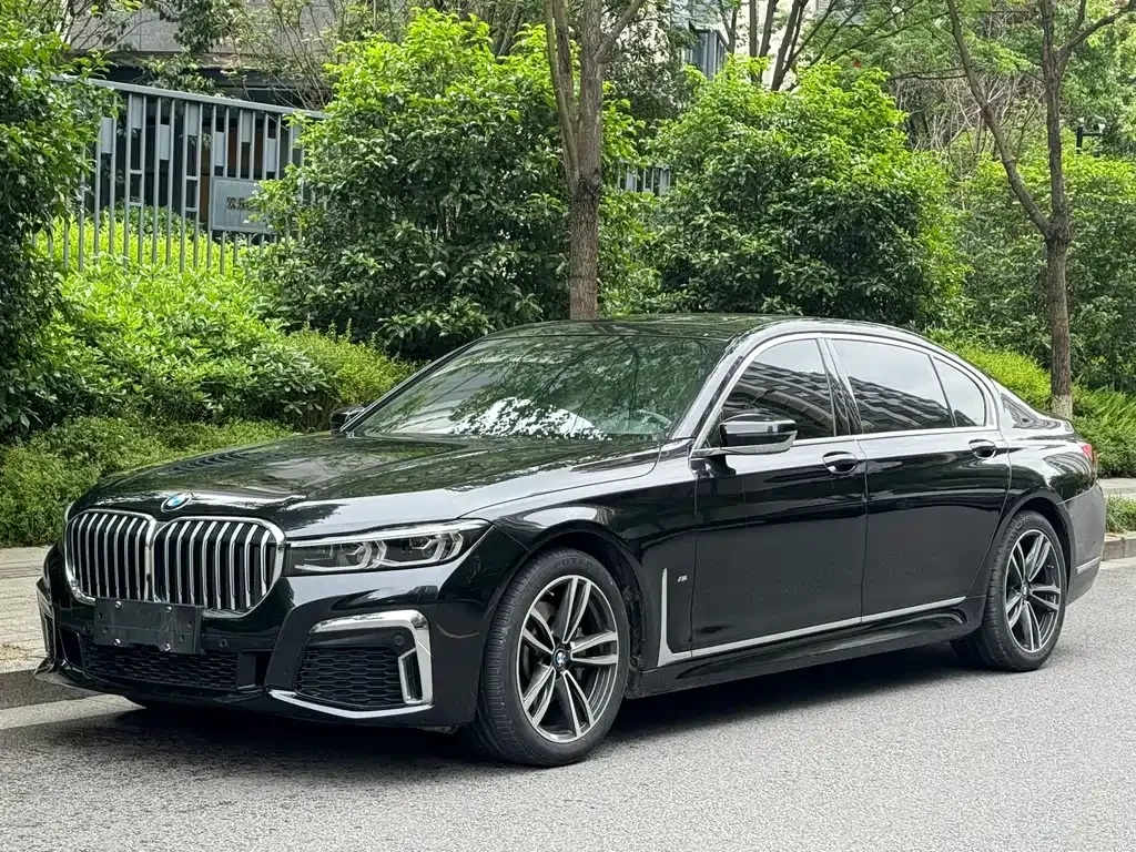 BMW 7 Series — фото 1