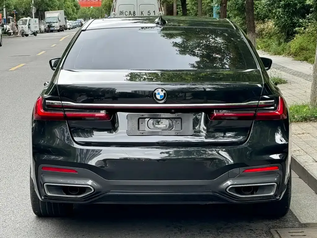 BMW 7 Series — фото 6