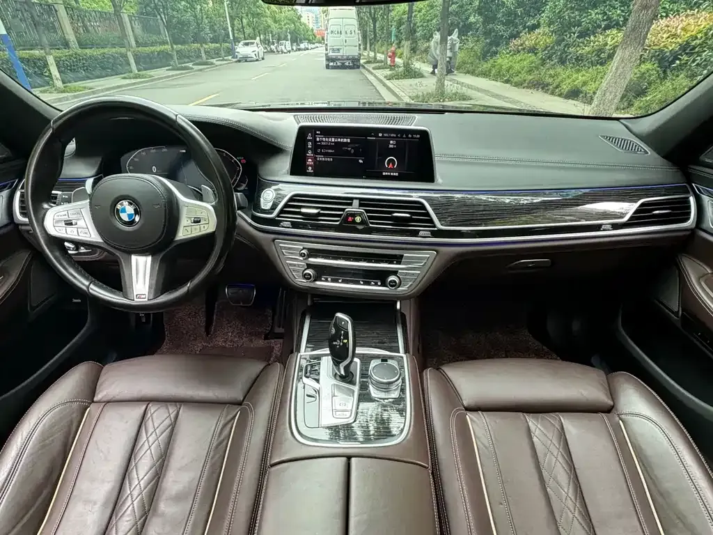 BMW 7 Series — фото 2