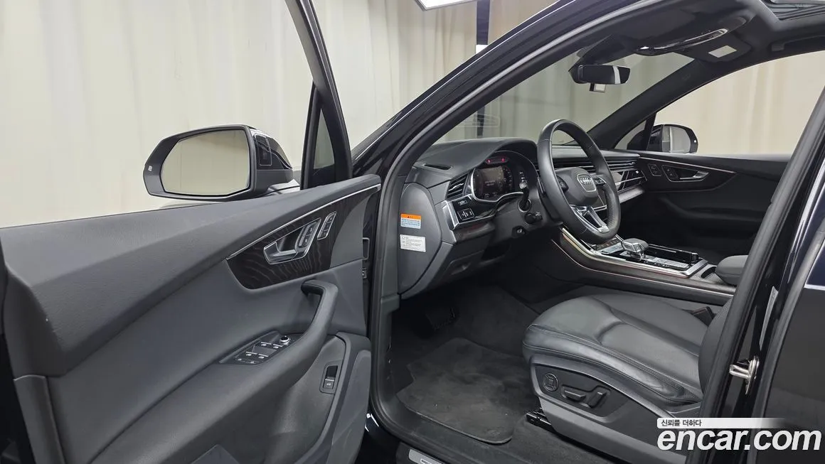 Audi Q7 2021 из KR, фото 4