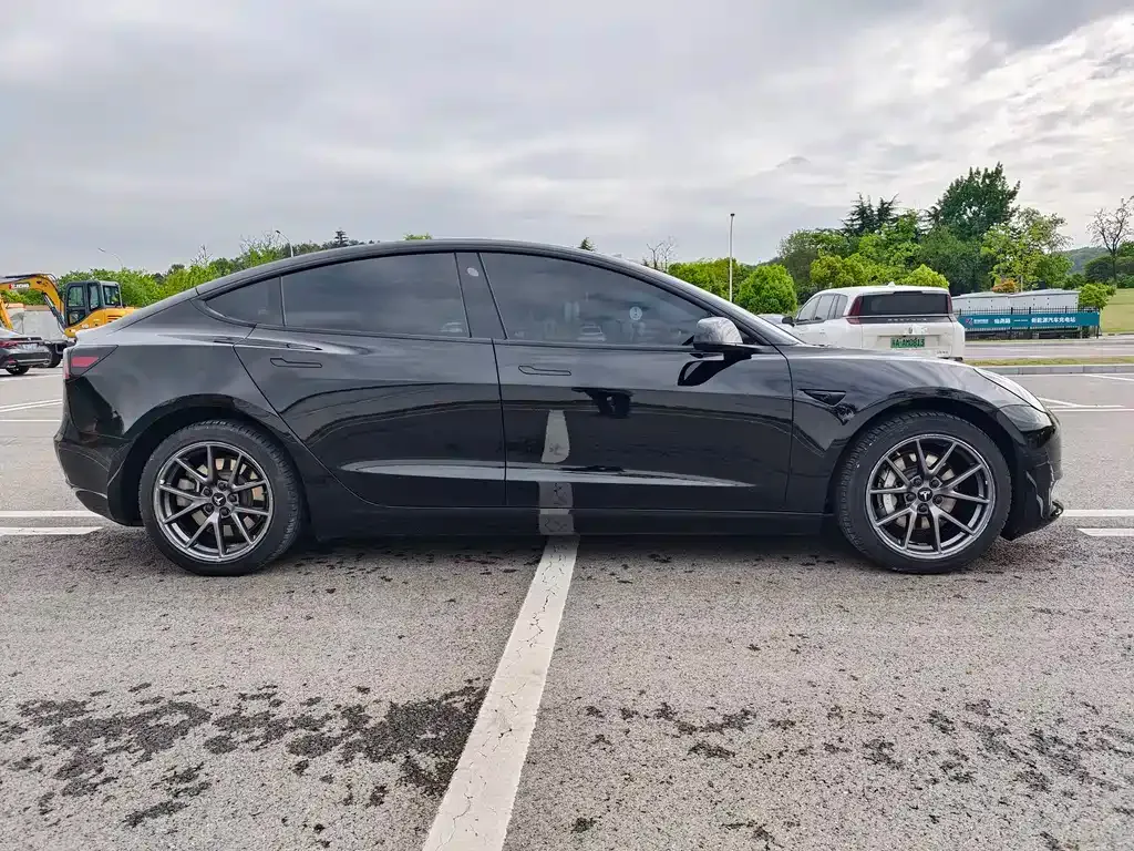 Tesla Model 3 — фото 5