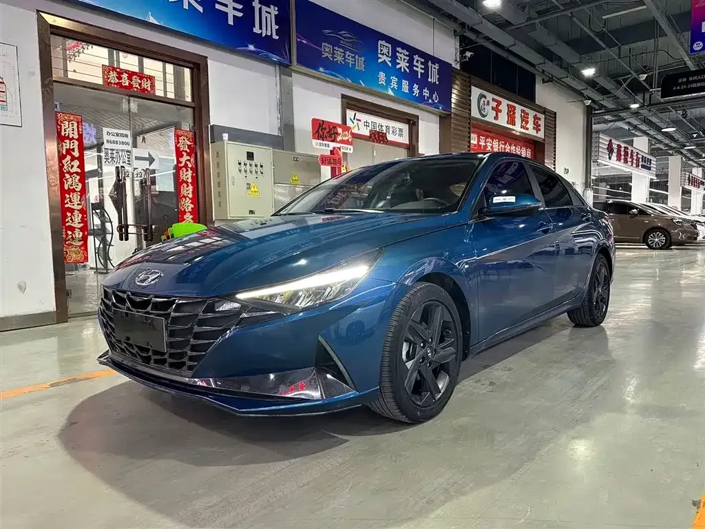 Hyundai Elantra — фото 1
