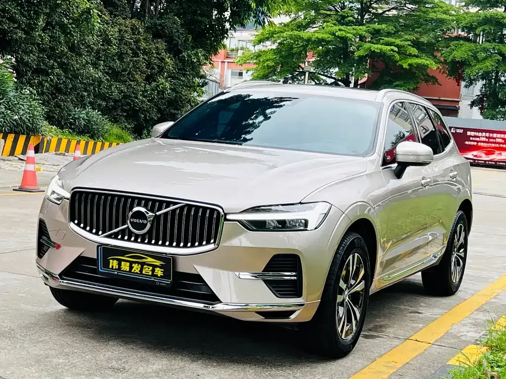 Volvo XC60 — фото 1