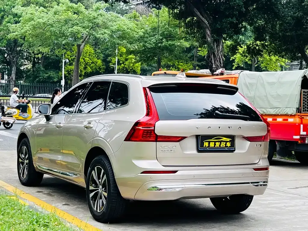Volvo XC60 — фото 9