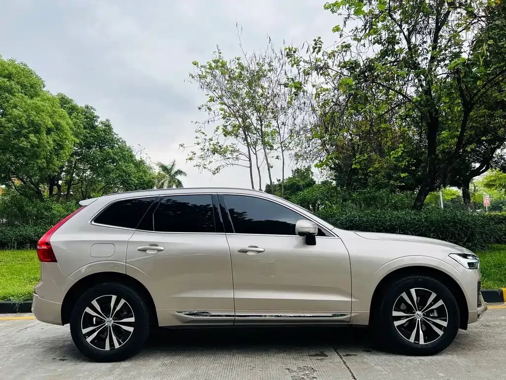 Volvo XC60 — фото 10