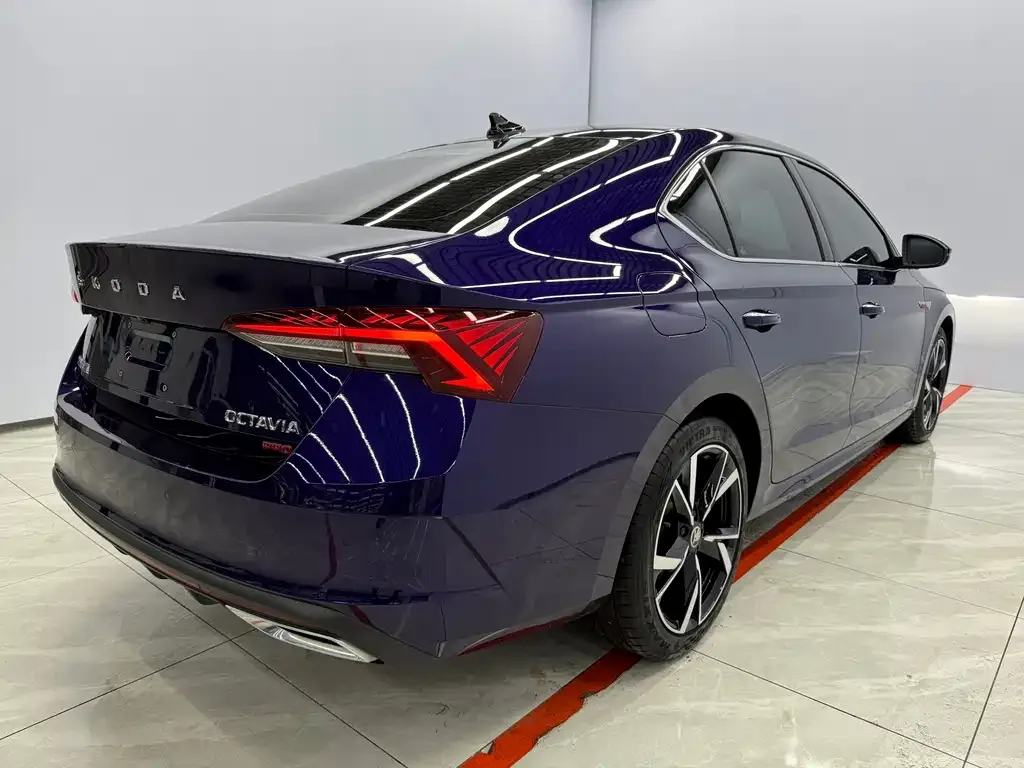 Skoda Octavia — фото 8