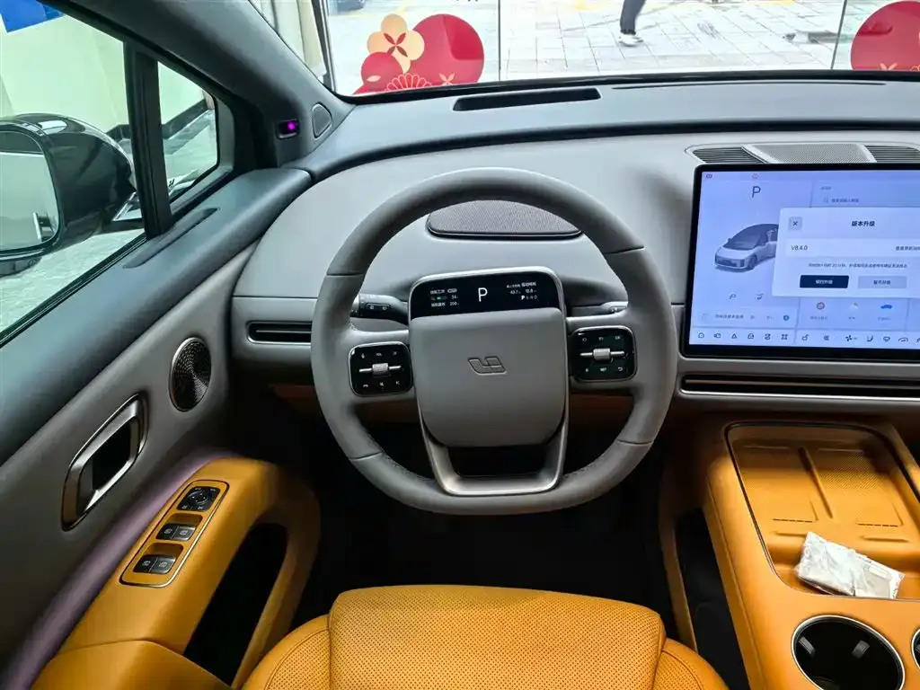 Li Auto i8 — фото 9
