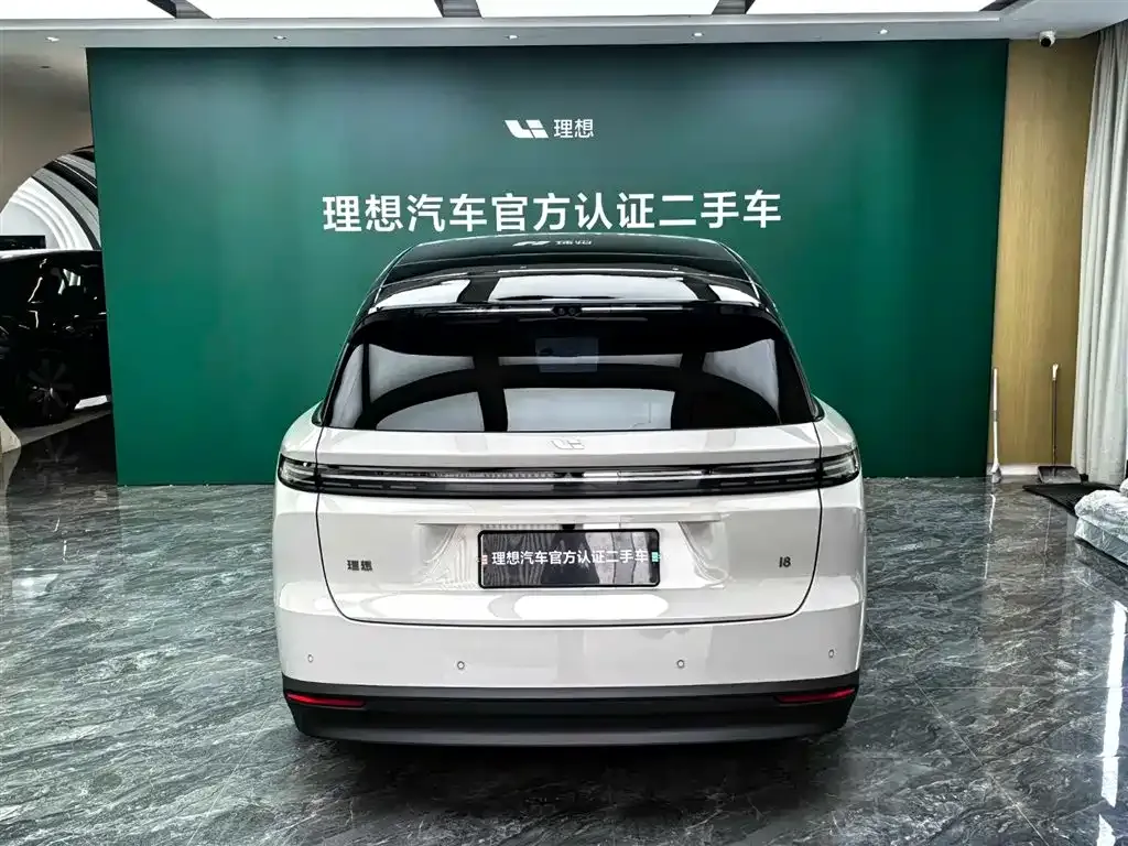 Li Auto i8 — фото 10