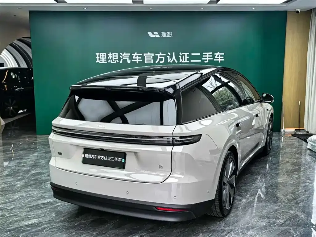 Li Auto i8 — фото 6