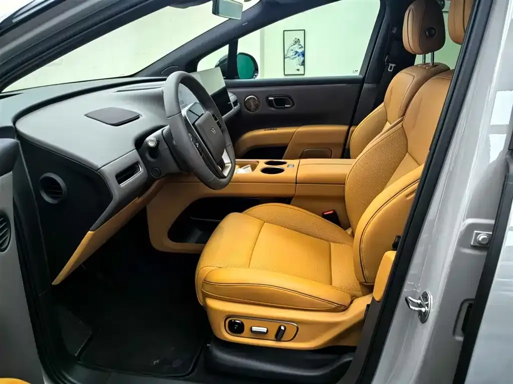 Li Auto i8 — фото 5