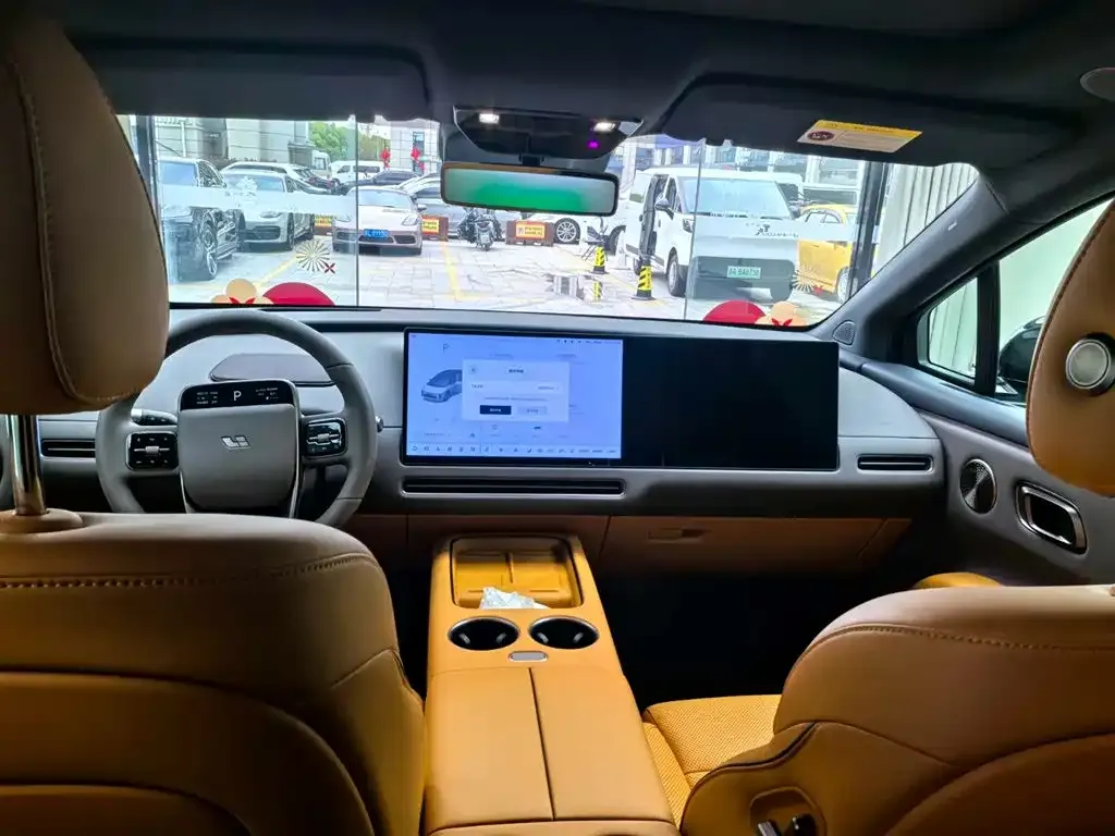 Li Auto i8 — фото 4