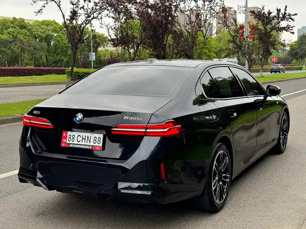 BMW 5 Series — фото 6