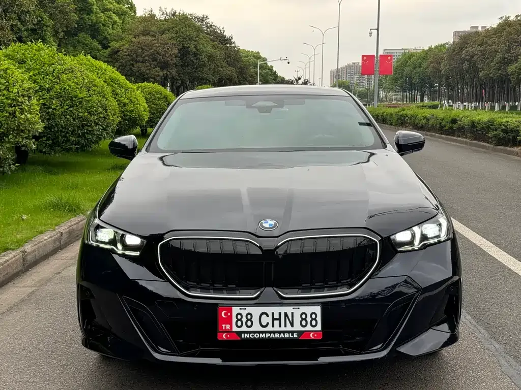 BMW 5 Series — фото 4
