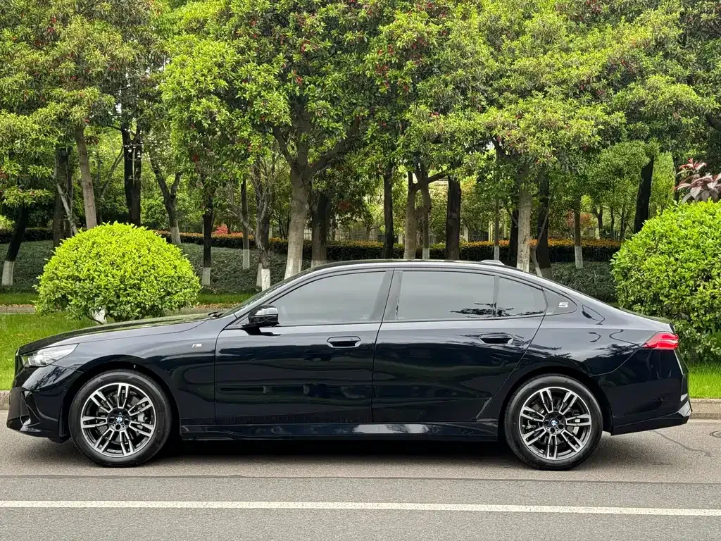 BMW 5 Series — фото 10