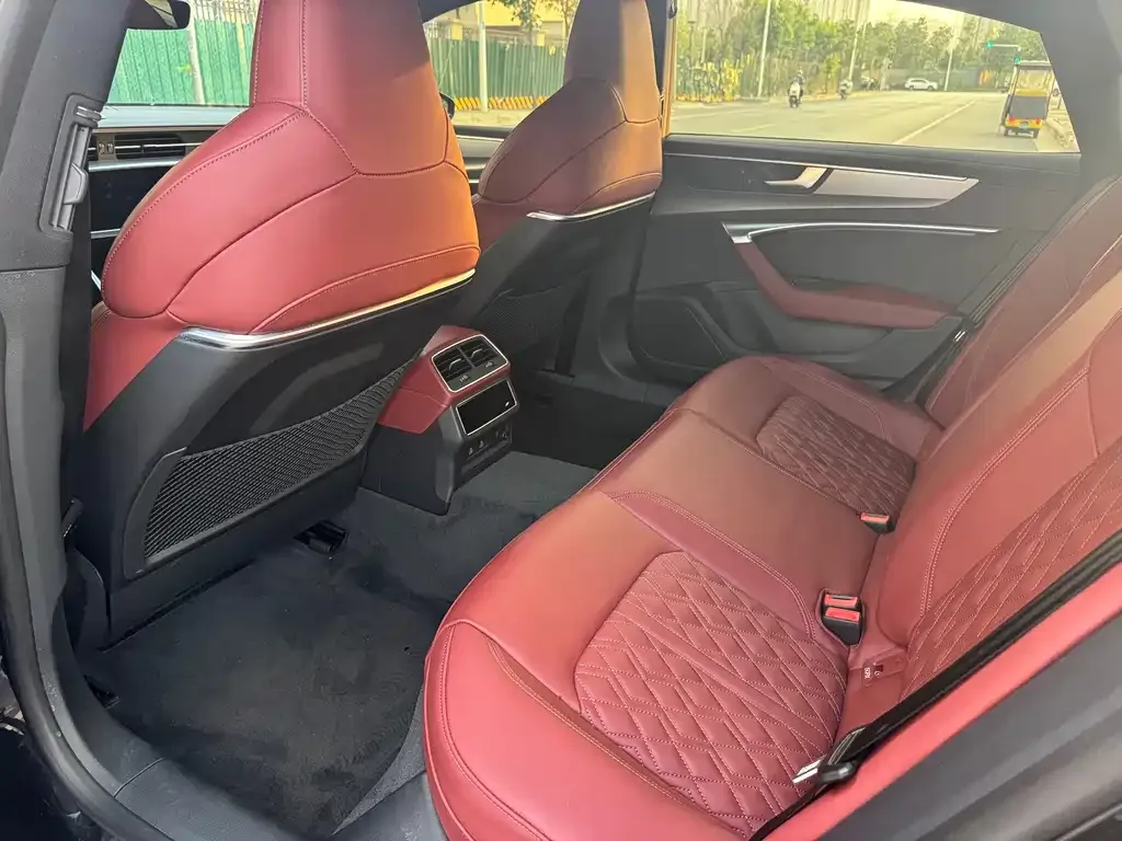 Audi A7L 2023 из CN, фото 3
