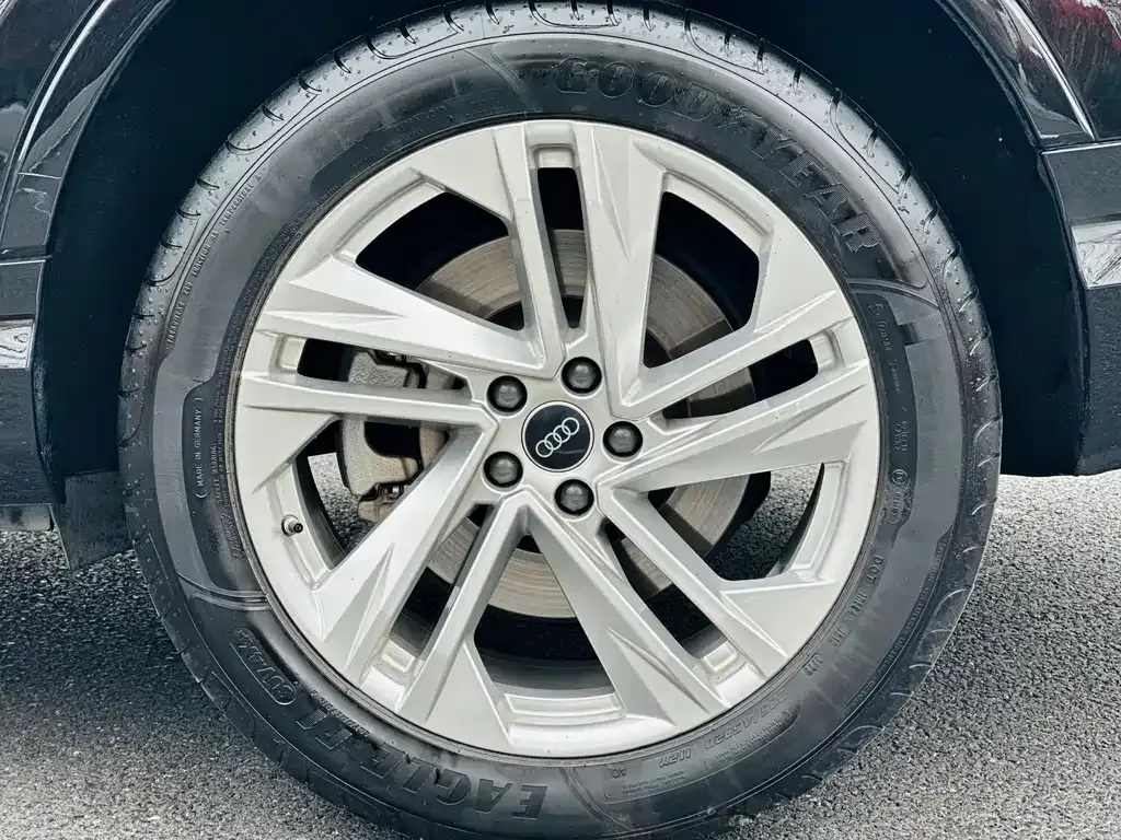 Audi Q7 2024 из CN, фото 8