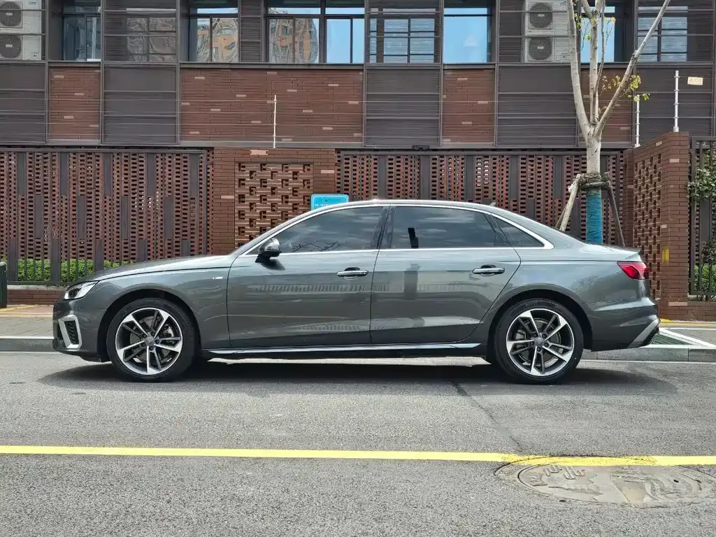 Audi A4L 2021 из CN, фото 7
