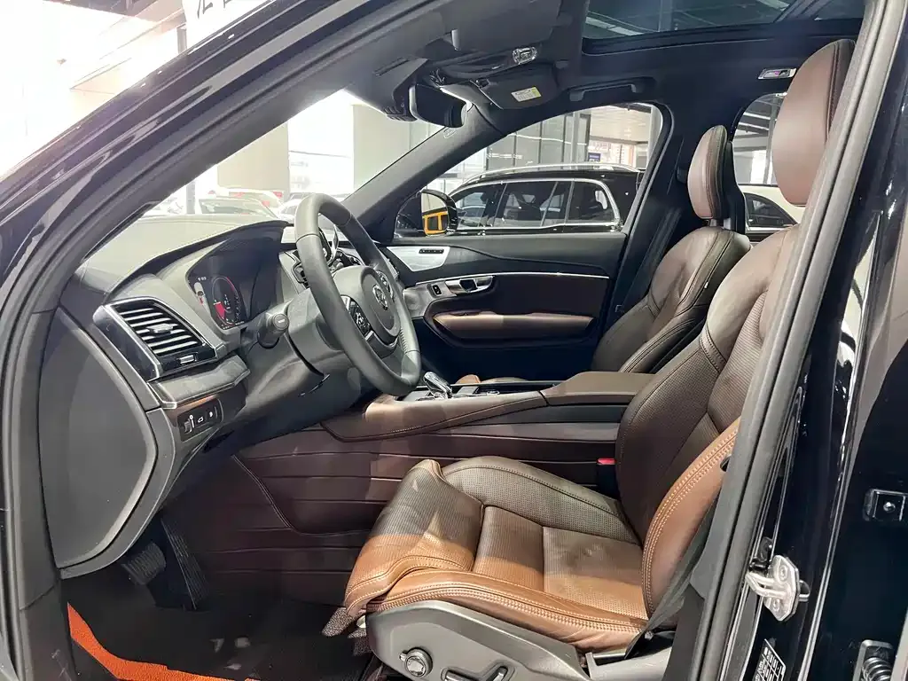 Volvo XC90 PHEV 2021 из CN, фото 2