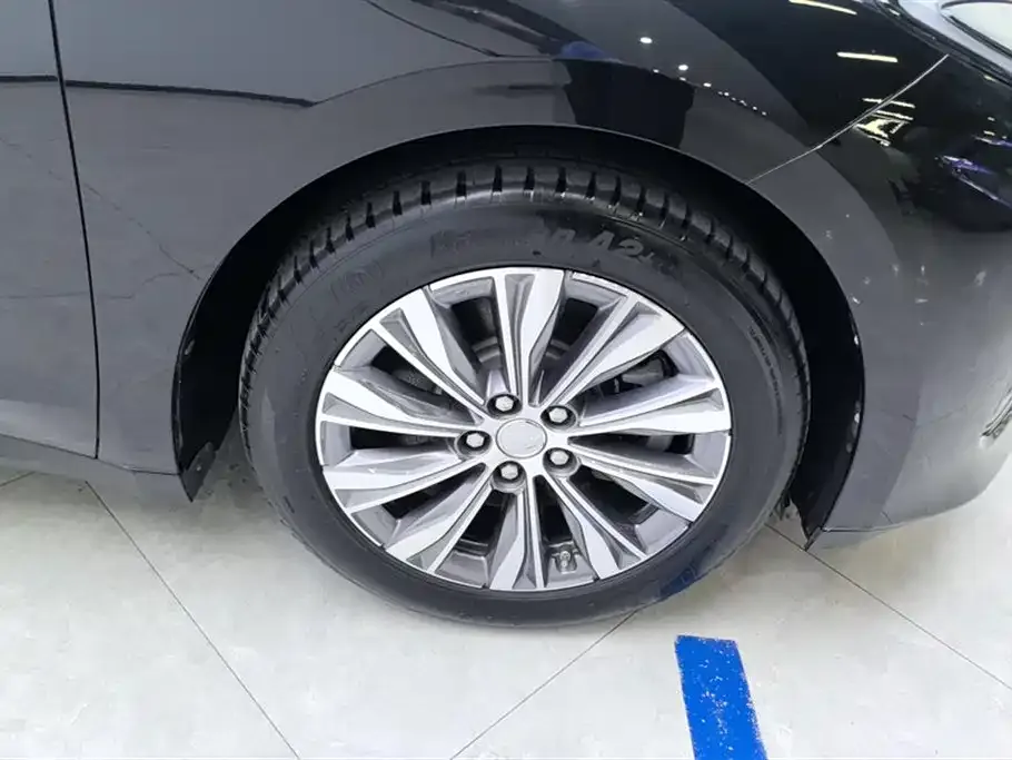 Hongqi E-QM5 2023 из CN, фото 2