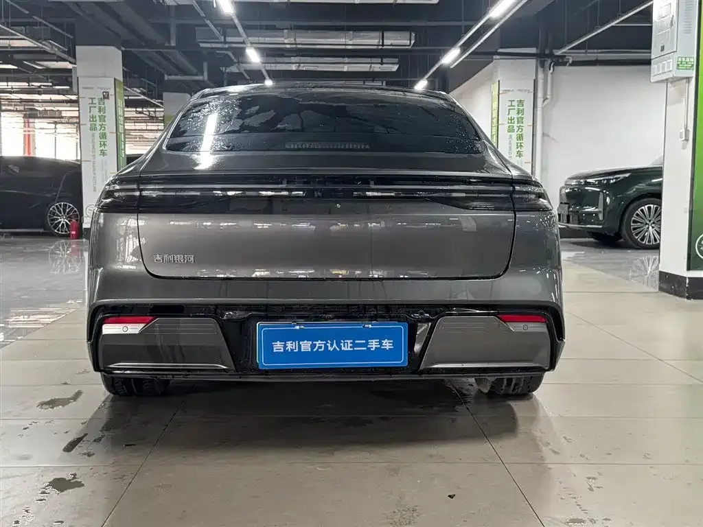 Geely Galaxy E8 — фото 7