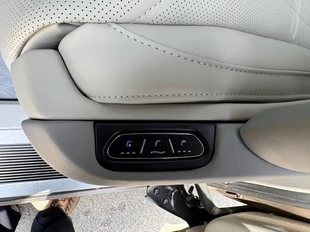 Buick GL8 2024 из CN, фото 8