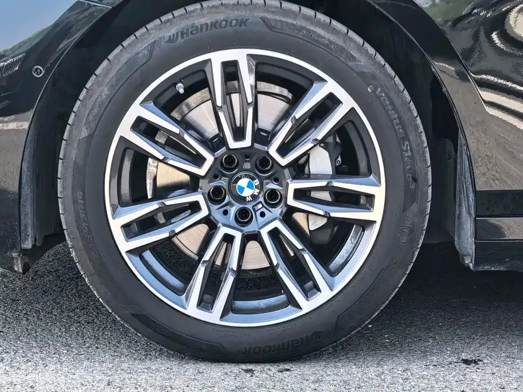 BMW 5 Series 2025 из CN, фото 4