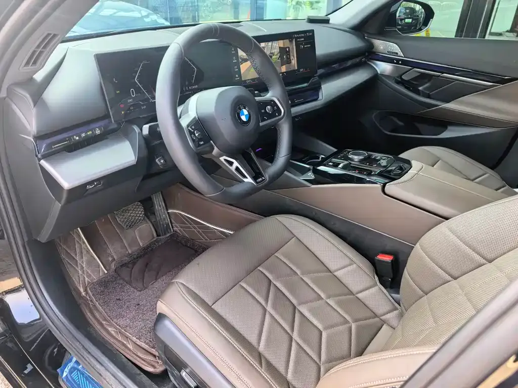 BMW 5 Series 2025 из CN, фото 6