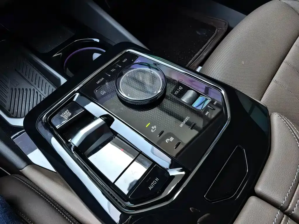 BMW 5 Series 2025 из CN, фото 3