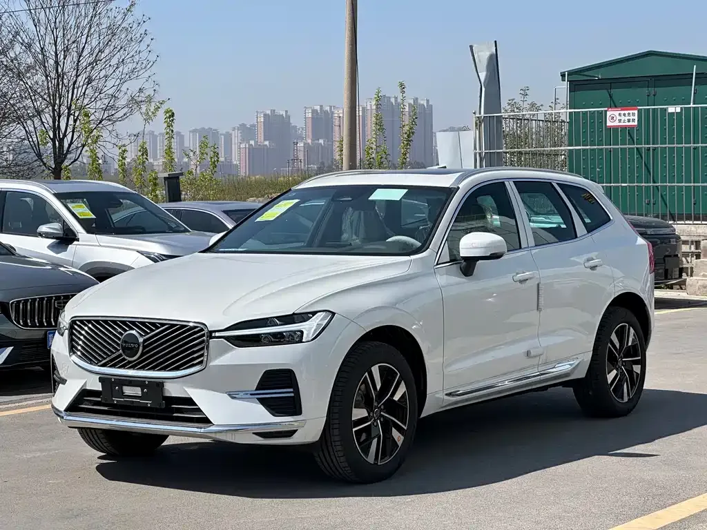 Volvo XC60 — фото 1