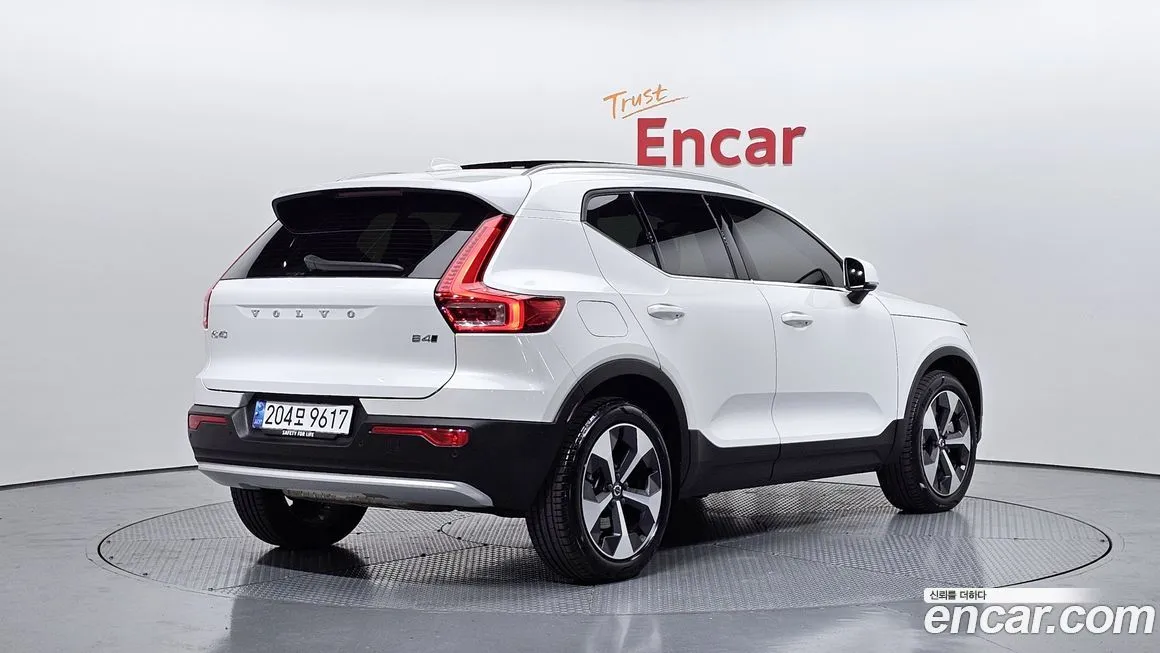 Volvo XC40 — фото 5