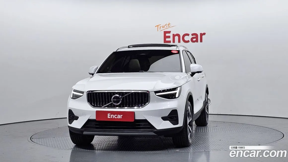 Volvo XC40 — фото 2