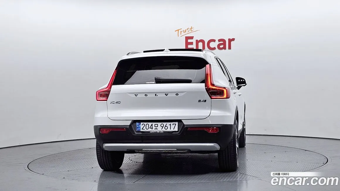 Volvo XC40 — фото 4