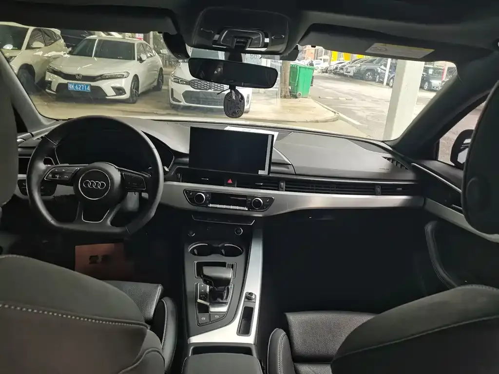 Audi A4L 2023 из CN, фото 6