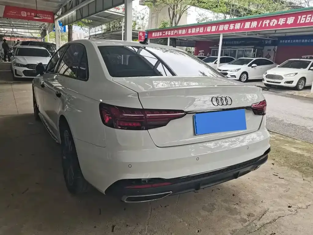 Audi A4L 2023 из CN, фото 7