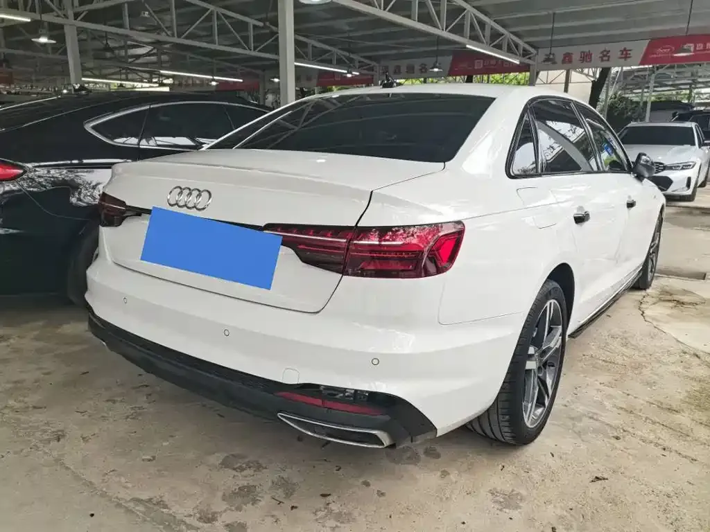 Audi A4L 2023 из CN, фото 8