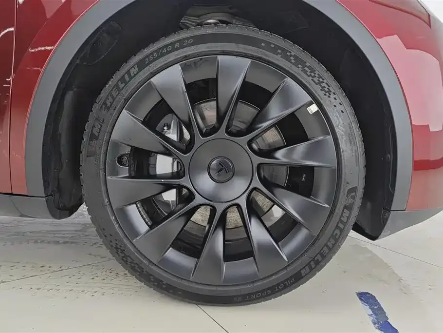 Tesla Model Y — фото 9