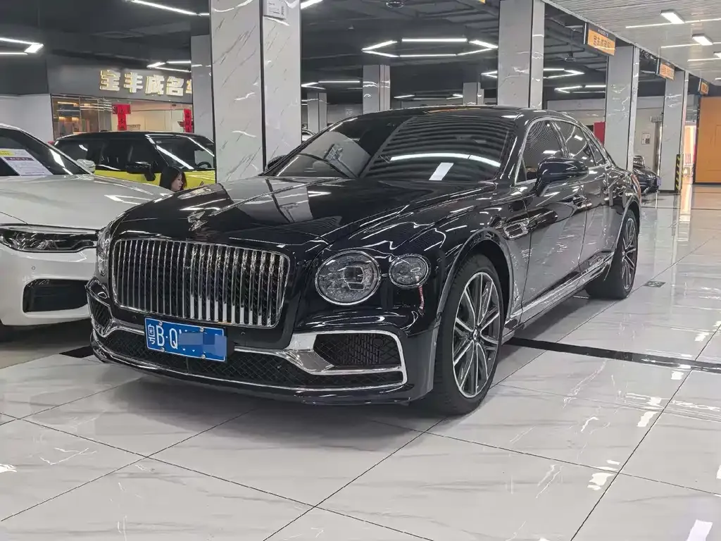 Bentley Flying Spur — фото 1