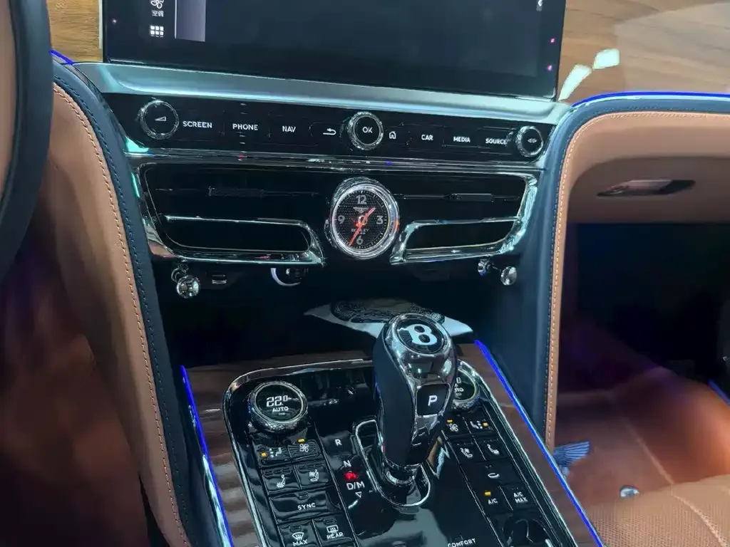 Bentley Flying Spur — фото 8