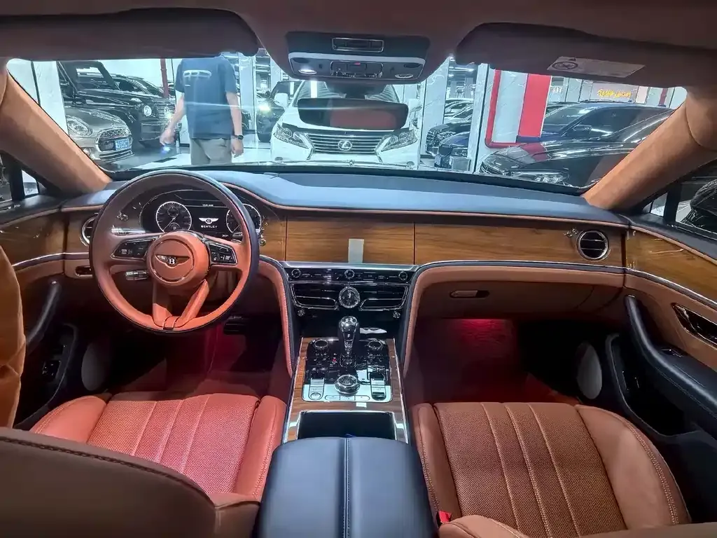 Bentley Flying Spur — фото 5
