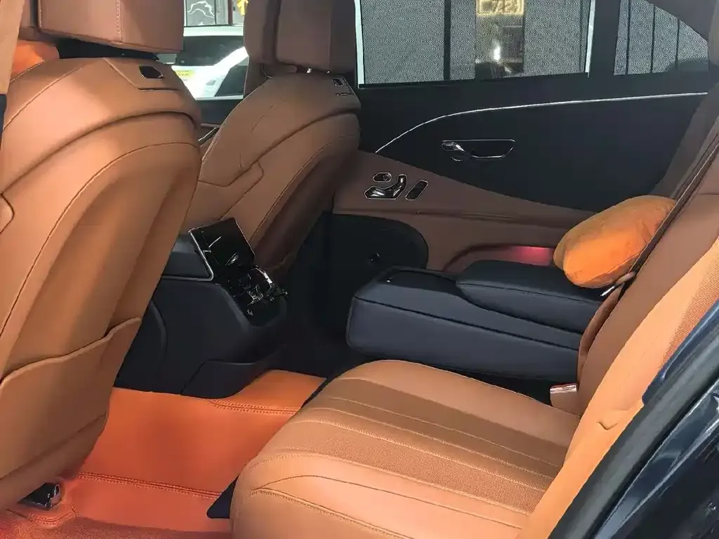 Bentley Flying Spur — фото 3