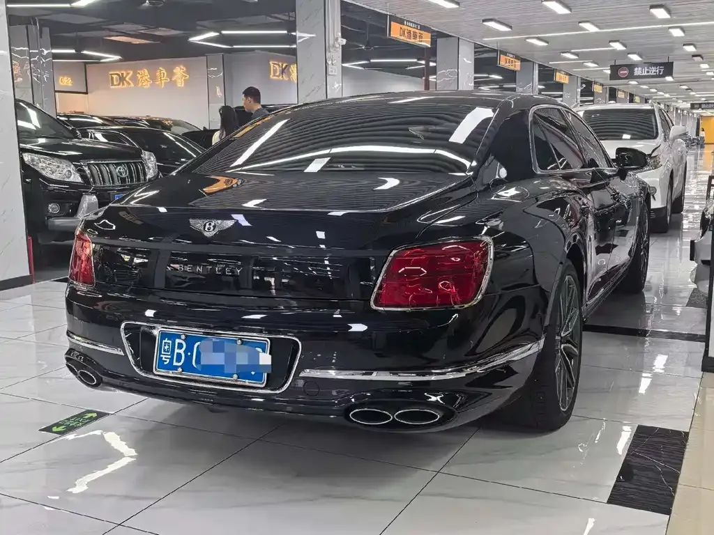 Bentley Flying Spur — фото 9