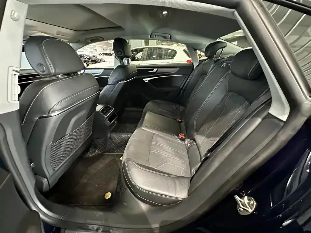 Audi A7L 2023 из CN, фото 2